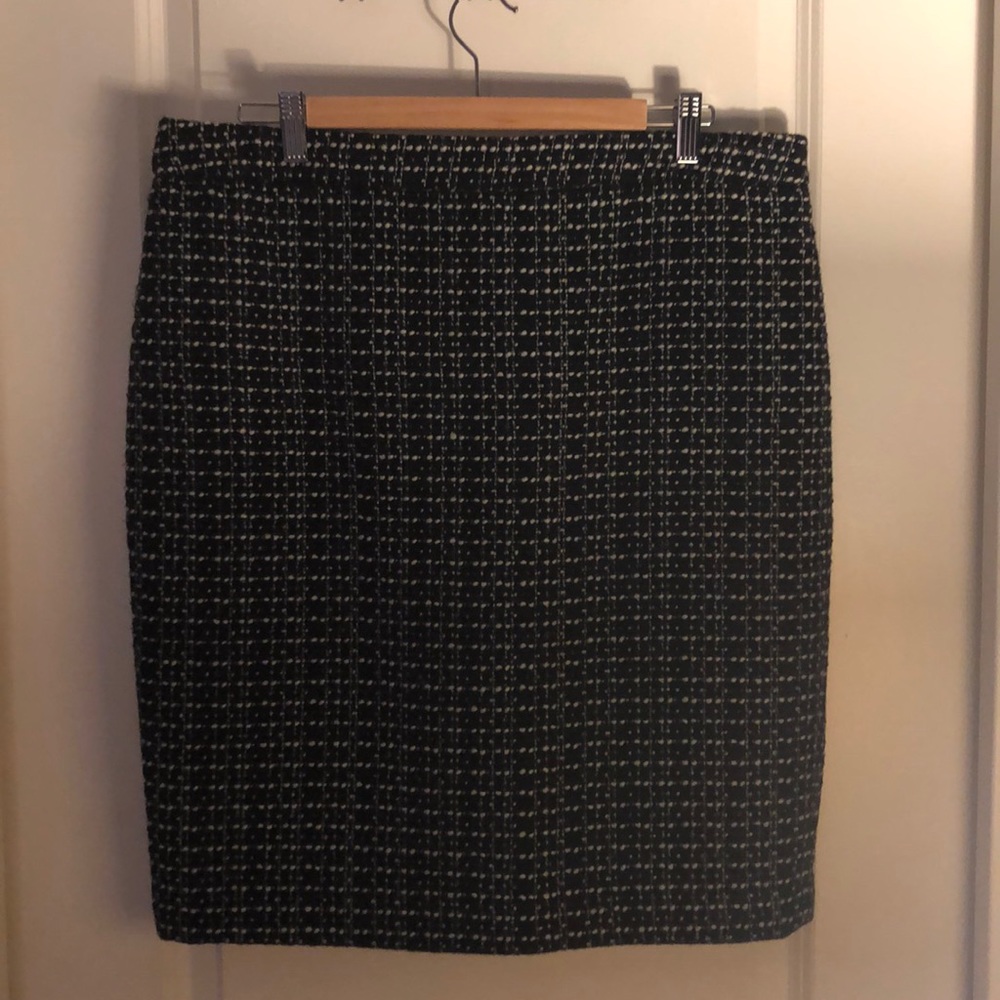 Ann Taylor Skirt in black and white check.  16 NWT